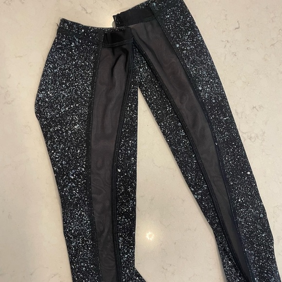 HIGH rise lulu size 6 with mesh tight - Picture 10 of 14